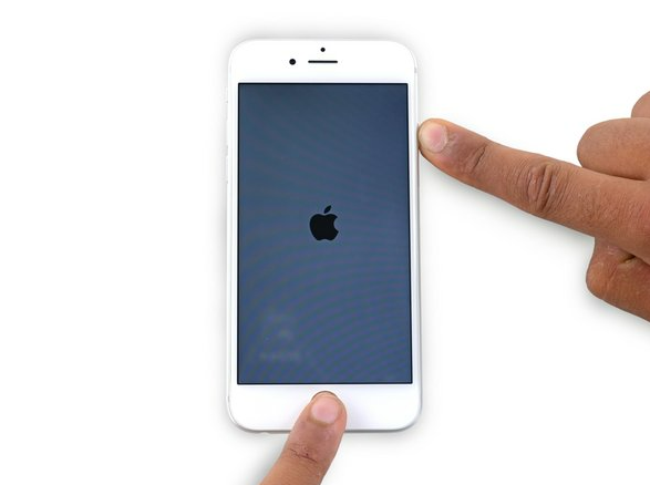 iPhone 6/6s卡在Apple徽标上？这是真正的修复。