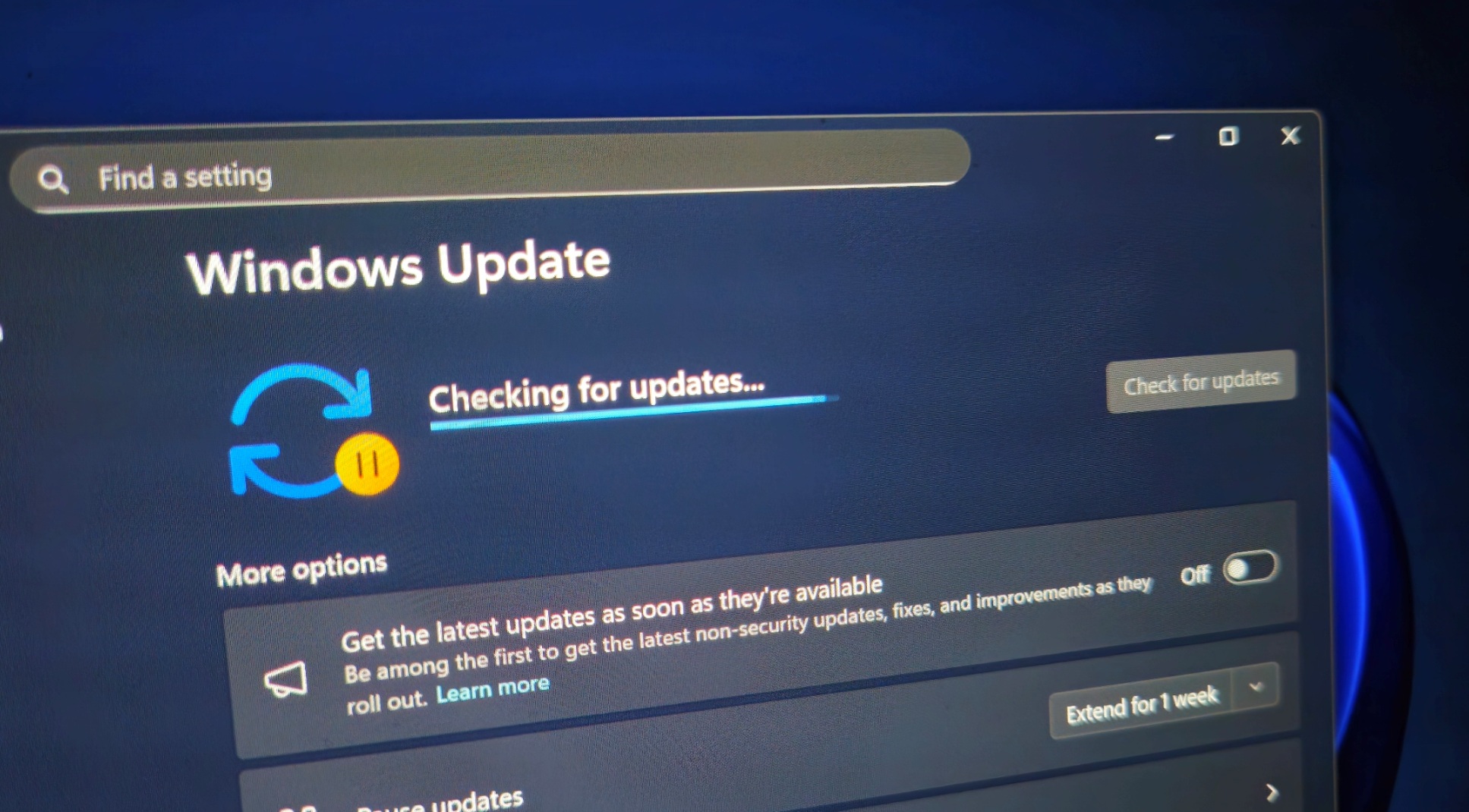 Windows 11 KB5068861 无法安装、文件资源管理器 SMB 搜索无法在网络共享上运行以及其他问题