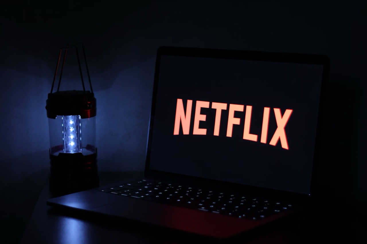 如何在2025年在Discord上流式传输Netflix？