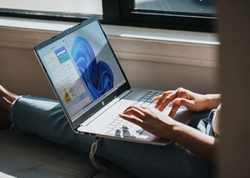 如何在不激活窗口的情况下从桌面上卸下回收箱