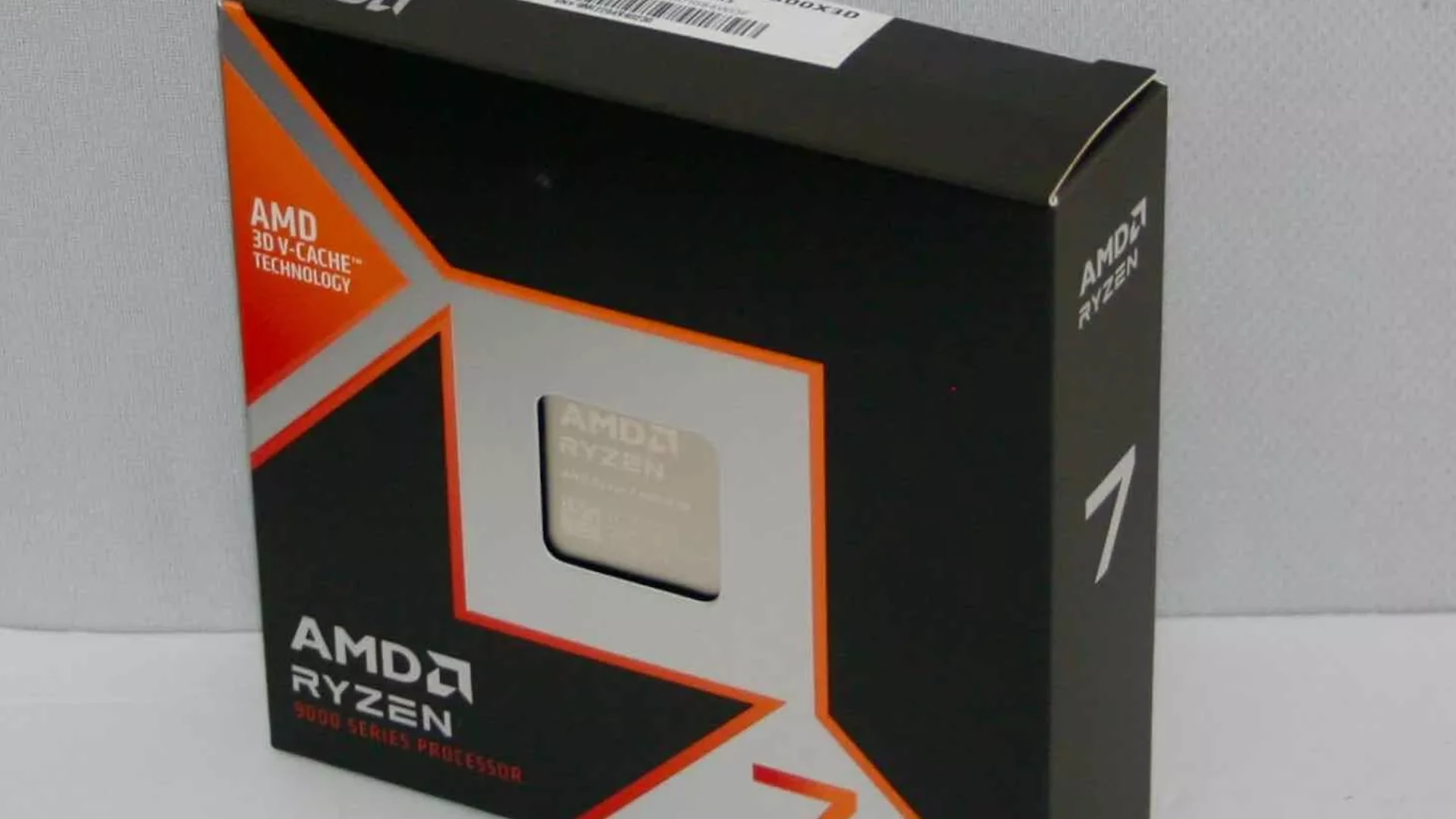 AMD Ryzen 7 9800x3d超频至下巴掉落7.24GHz