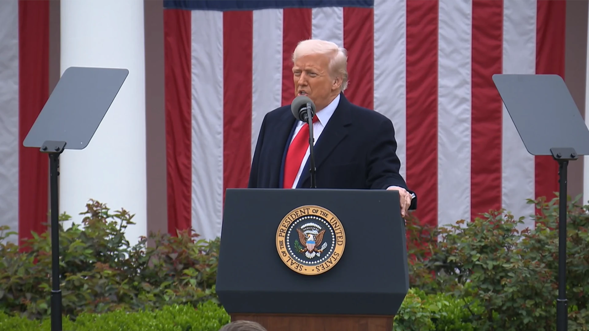 特朗普团队警告说，对科技行业的关税可能是短暂的