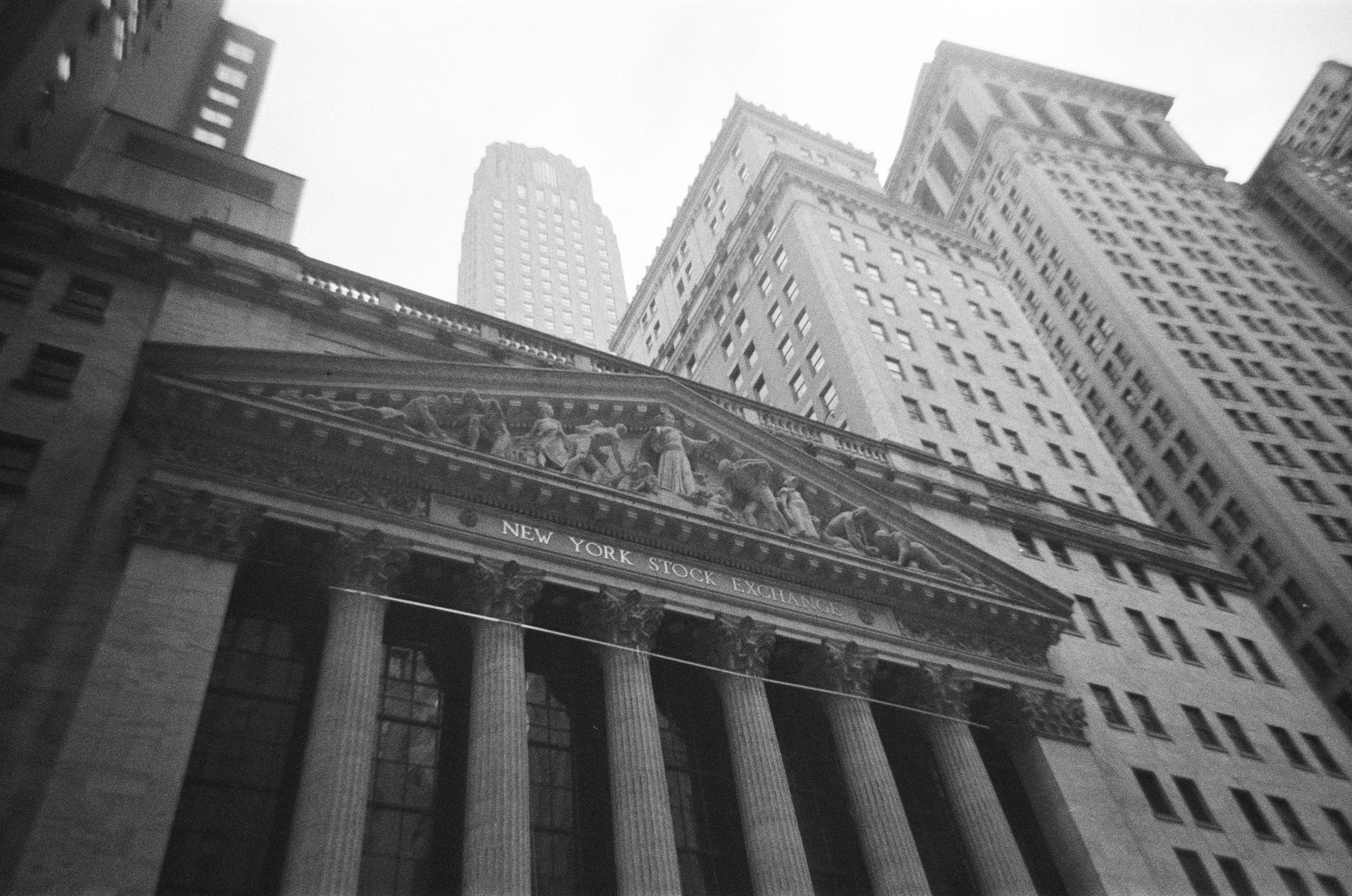 三起人工智能 IPO，融资额达 3.6 万亿美元，市场紧张